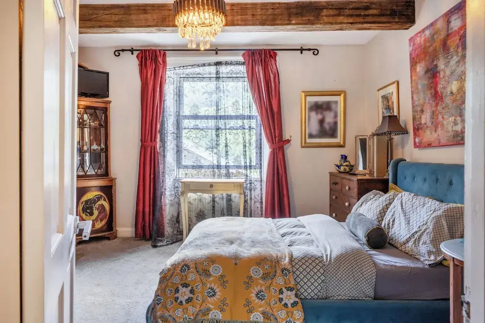 Hebden Bridge - House - Sleeps 8 - Pet Friendly