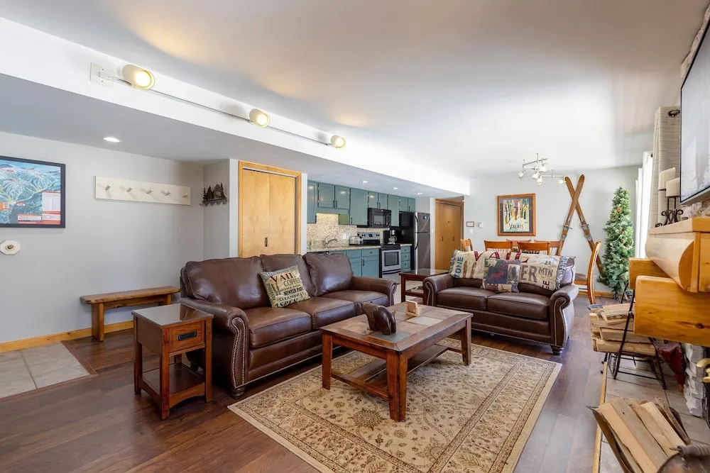 1076 Wild Irishman 2 Bedroom Condo by RedAwning