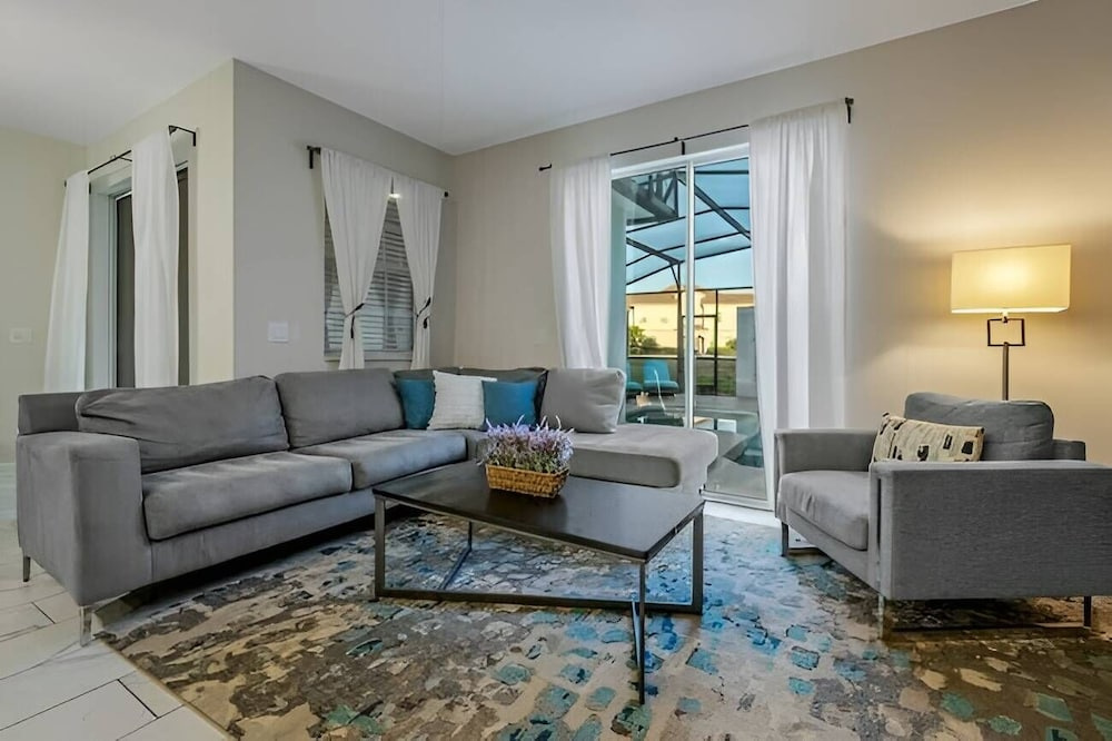 Luxury 4BR Villa w Pool Near Disney Parks