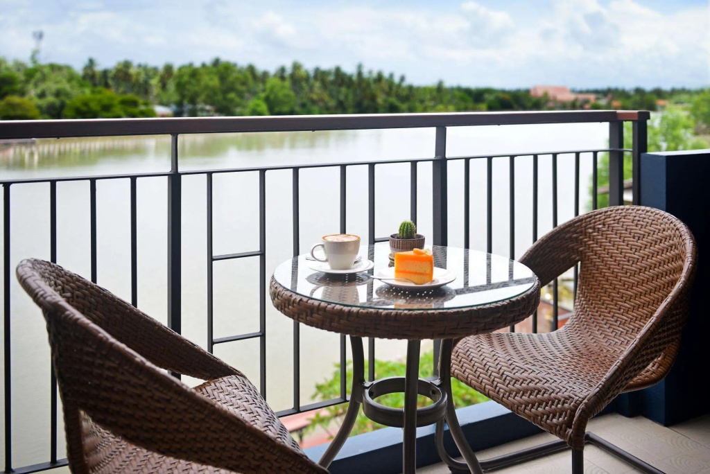 Amphawa Riverfront Hotel