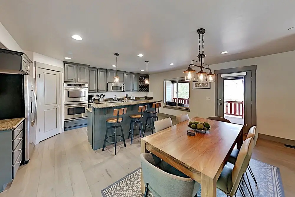 2-unit Bear Hollow Village W/ Hot Tub 8 Bedroom Townhouse