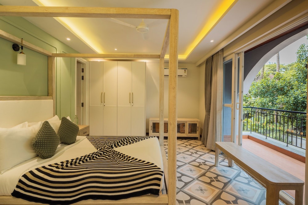 Elivaas Solace AquaVista 5BHK Villa