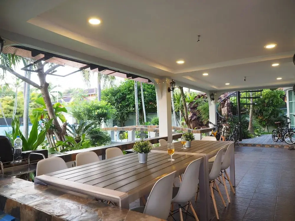 Lets Chill Pool Villa Najomtien Sattahip