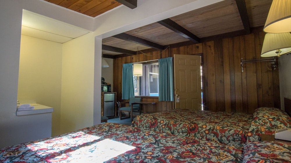 Mountain Pine Motel