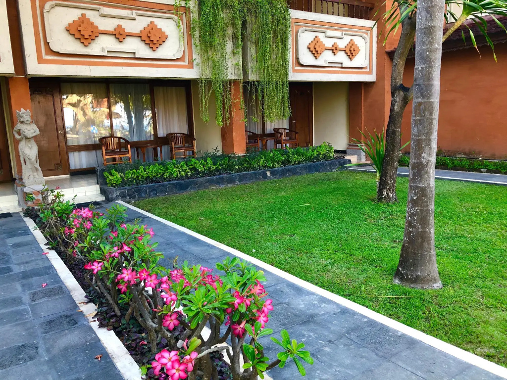 Inna Sindhu Beach Hotel & Resort