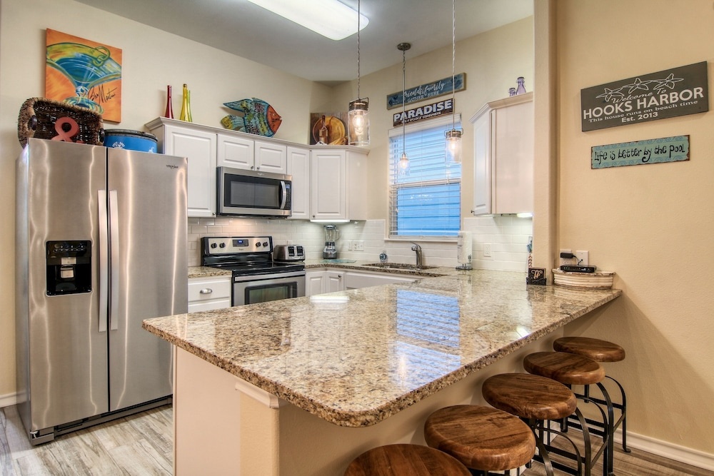 Hook's Harbor Pb204 3 Bedrooms 3 Bathrooms Condo