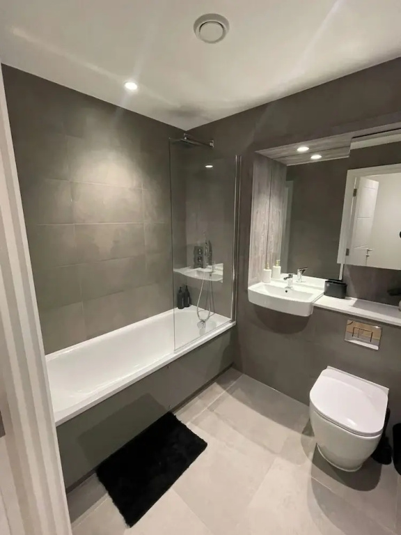1 Bed Apartment- Sleeps 2, Parking, Pets Allowed