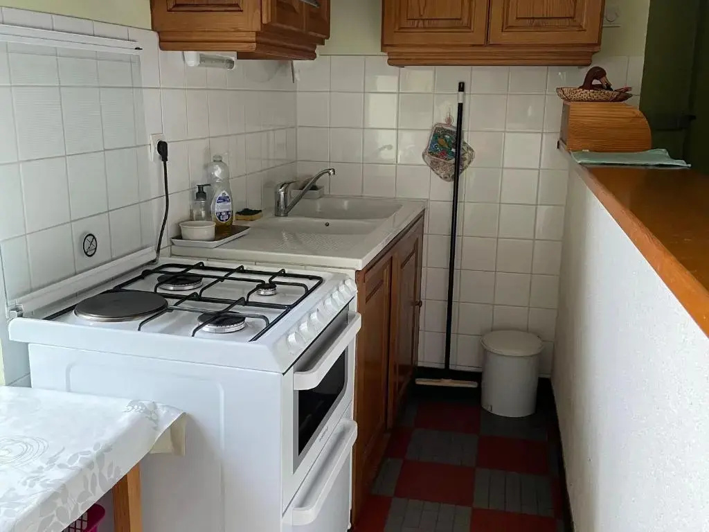 Charmante Fermette Rénovée avec Terrasse Privative et Vélos, 2 Chambres, Proche Le Lude - FR-1-410-155