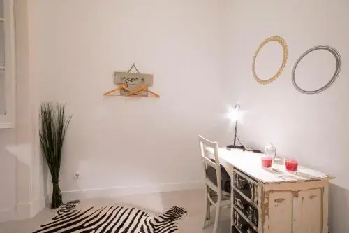 Trendy Alcantara Apartment