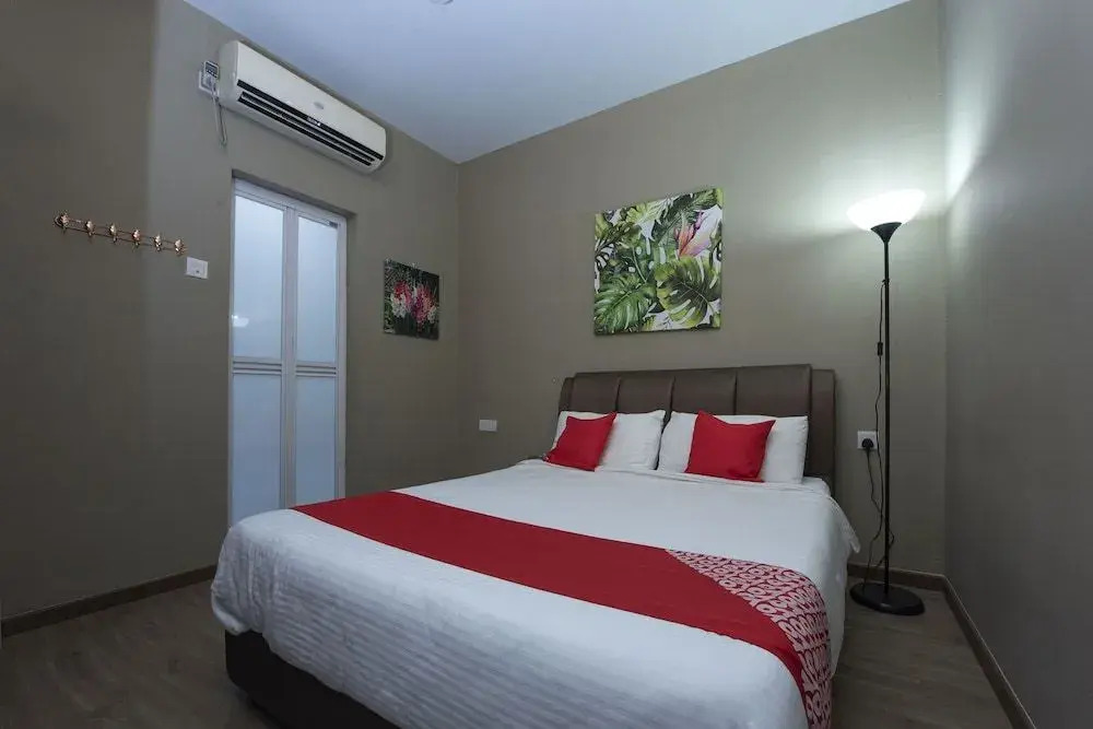 OYO 90231 Hotel By The Park Plt