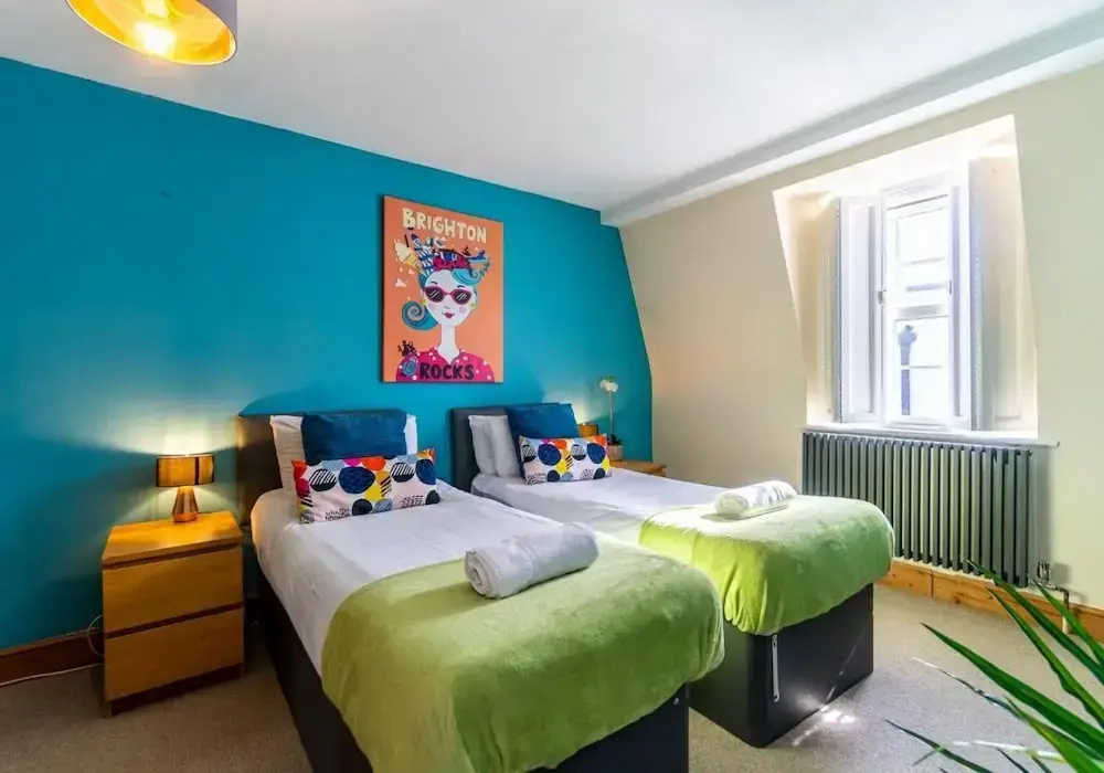 Pebble Mews House - Sleeps 6 to 8 Guests