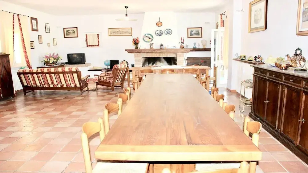 Villa Vallocchia - sleeps 18. Exclusive pool/grounds. Spoleto 10 mins. Rome 1 hr
