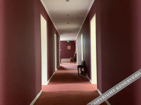 Tianjin Xiangjiang Holiday Hotel