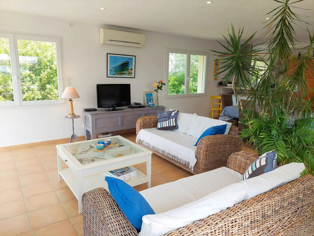 Seaside Villa in Guisseny With Stunning Views
