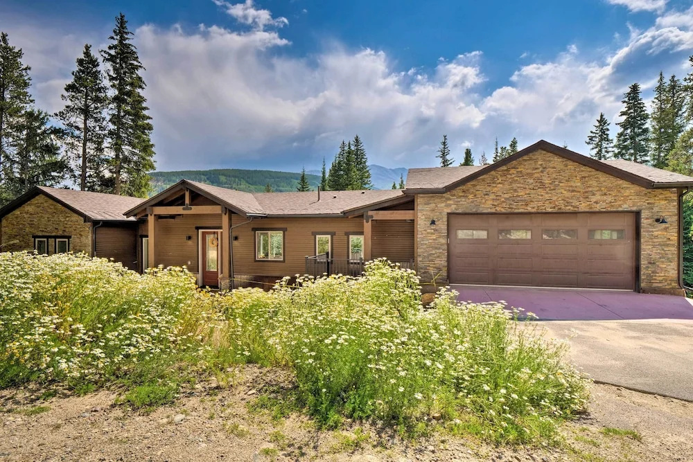3 Mi to Ski Resort: Hot Tub Haven in Breckenridge!