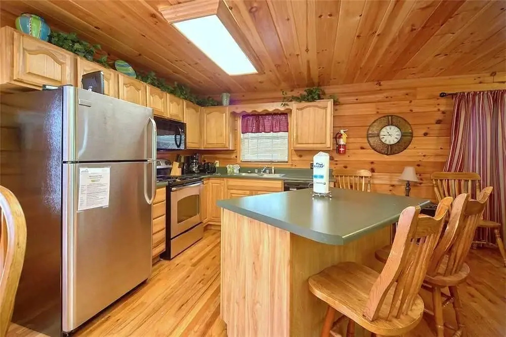 Good Times 3 Bedroom Home with Hot Tub