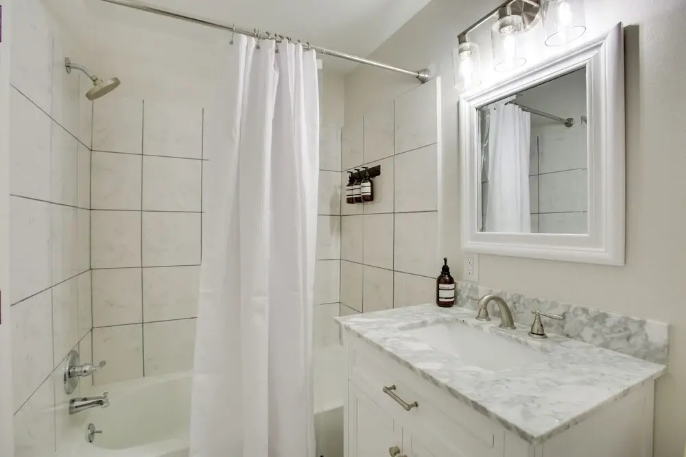 2 Mi to Dtwn: New Orleans Escape!