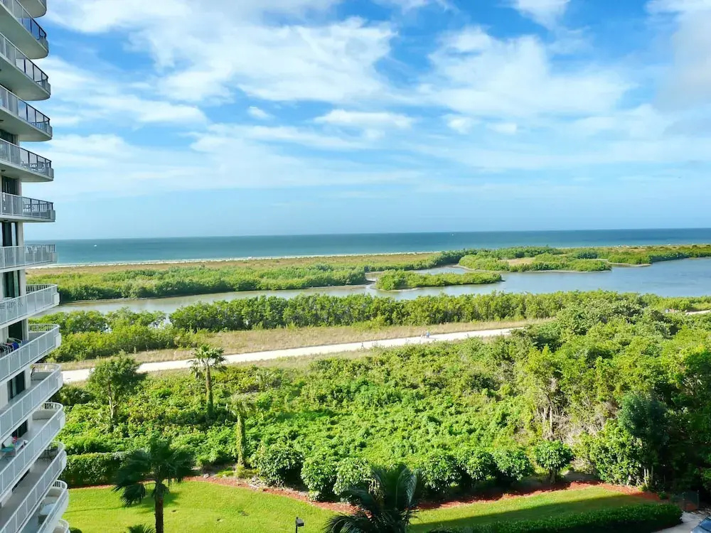 Alluring Beachfront Condo With Pool and View of Lagoon