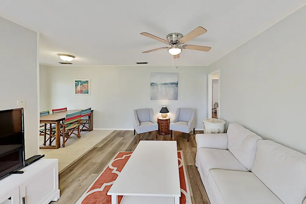 Chic Old Rockport Getaway - Walk To Beach! 2 Bedroom Duplex