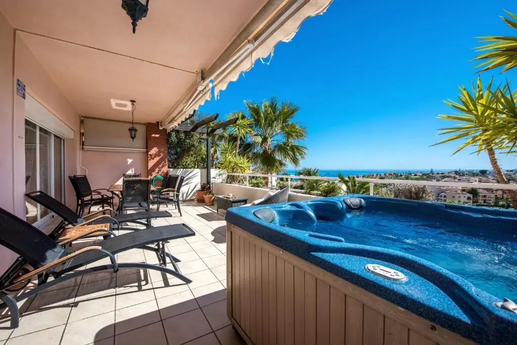 Malibu Mansions Condo 1 by Rafleys