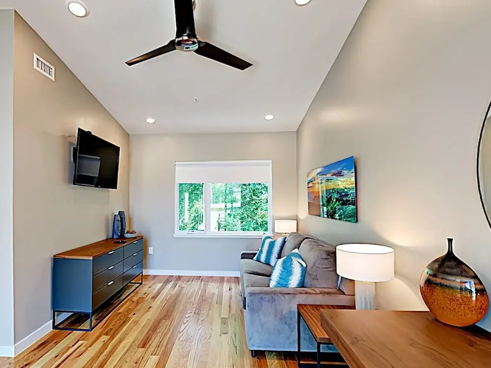 New 4-story Townhome 2 Bedrooms 2.5 Bathrooms Townhouse