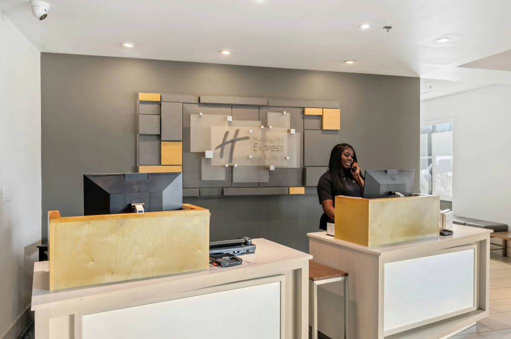 Holiday Inn Express & Suites White Hall by IHG