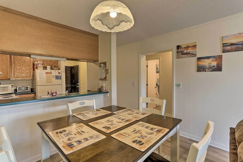 Walk to Ocean: Cozy Condo in North Myrtle Beach!
