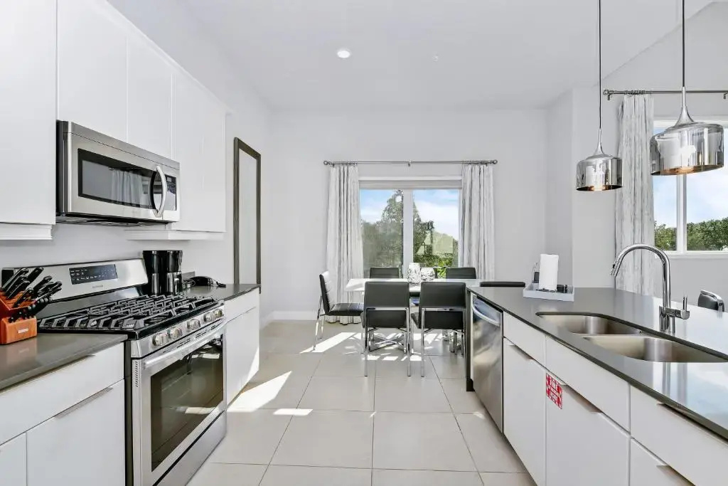 Stylish Condo near Disney w Hotel Amenities 7770- 26-110
