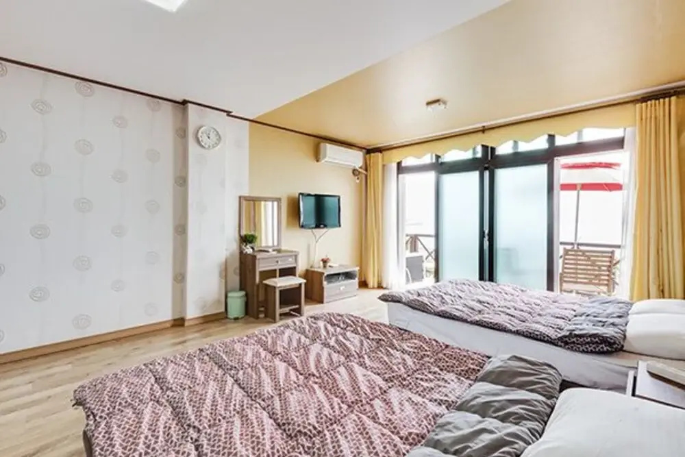 Tongyeong Pine Fragrance Silverlight Sea Pension