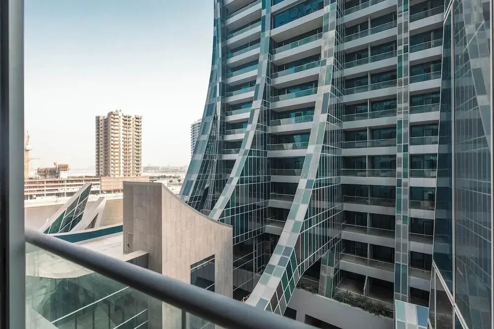 Simply Comfort Vacation Homes Rental Spacious Apts in J One Canal Views Quiet & Central