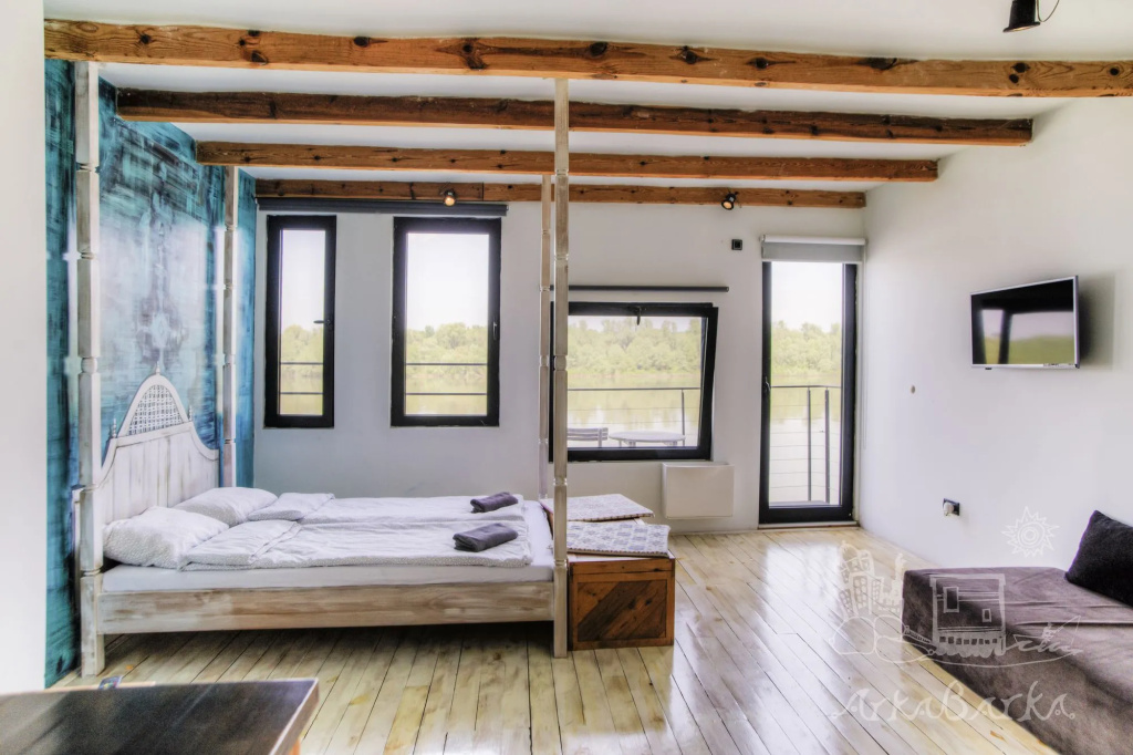 ArkaBarka Floating Hostel