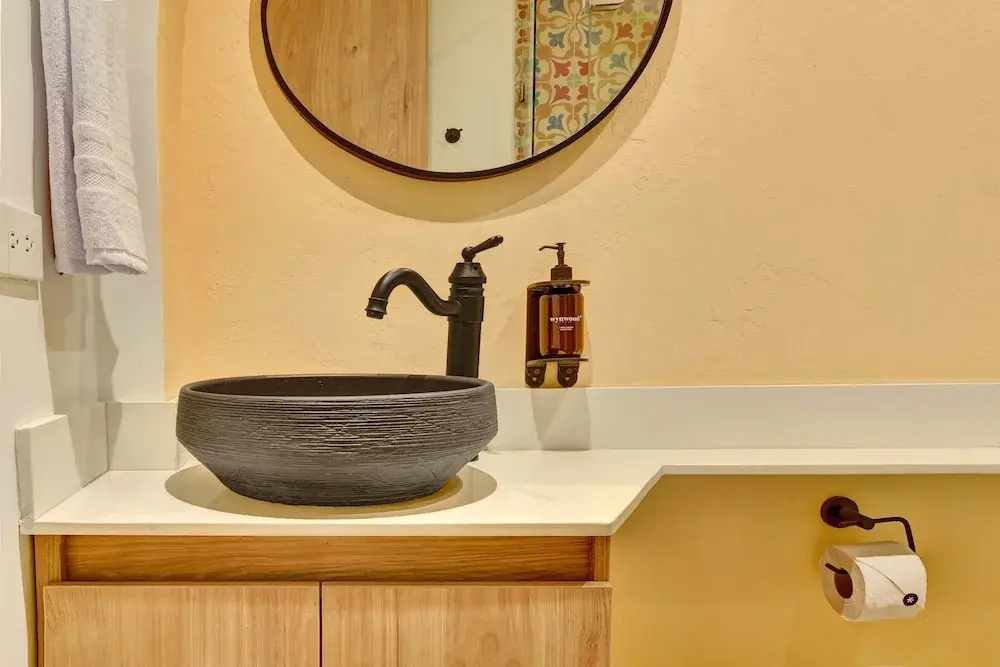 w Startling 2BR Apartment in Trendy Zona T