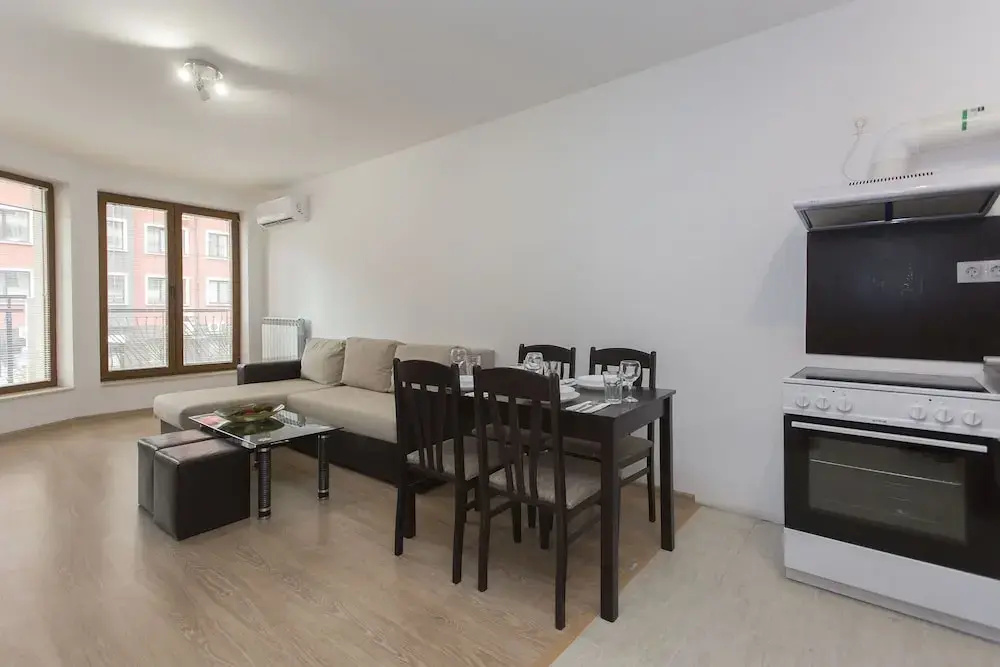 Bright 1bdr Apartment Near Center - Free Parking