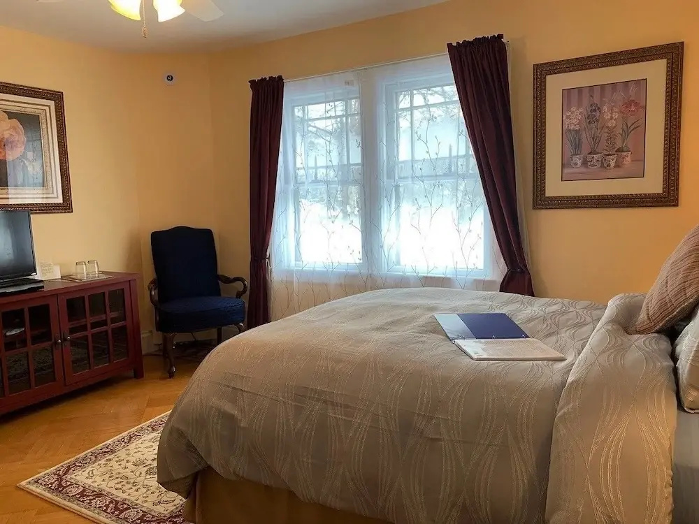 Saltair Inn Waterfront B&B