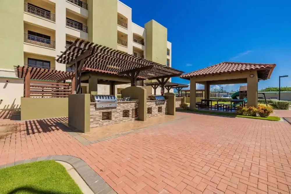Unique 2BR Penthouse w Privaterooftop Palmbeach