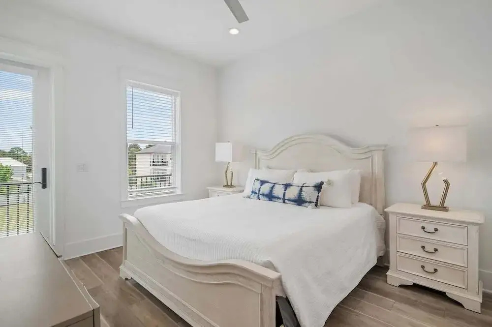 Modern Family 7BR w Private Pool and Patio