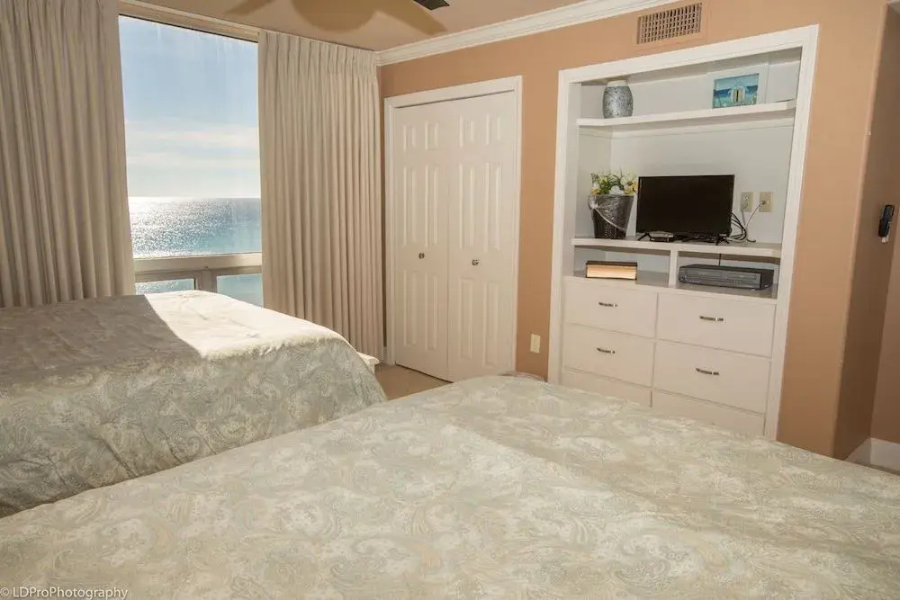 Shoreline Towers 1052 2 Bedroom Condo by RedAwning
