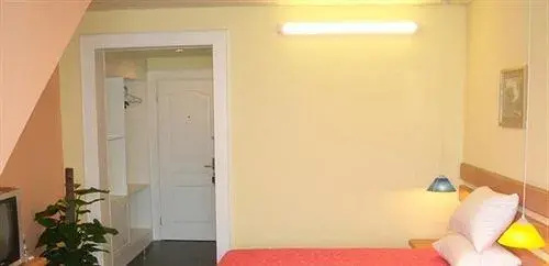 Home Inn Yingbin Avenue