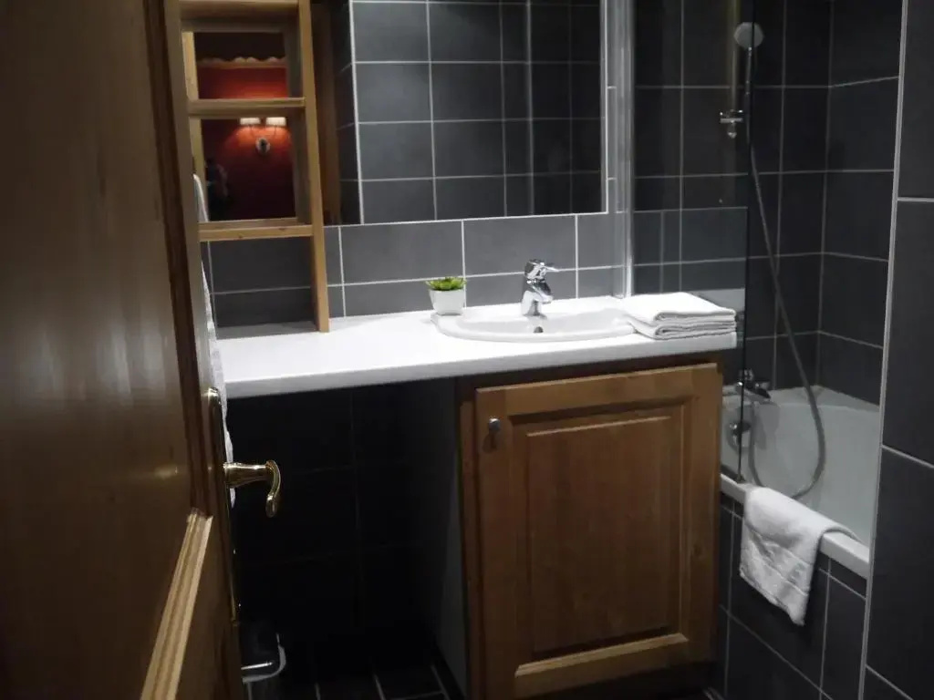 Appartement Méribel, 2 pièces, 5 personnes - FR-1-355-70