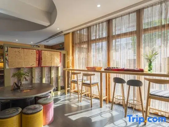 Xidi Yiban Art Homestay