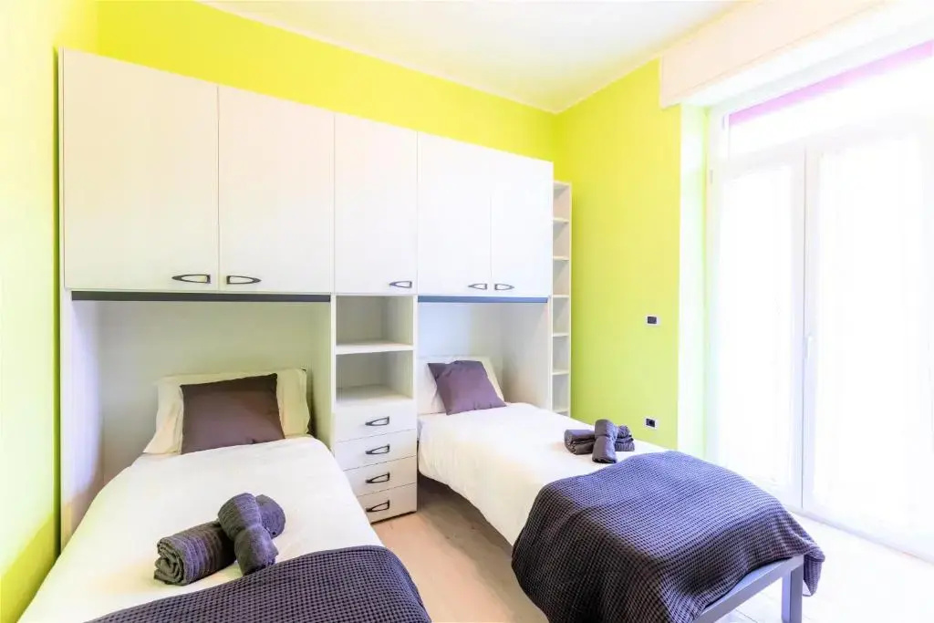 Hostly - Art And Color Rome Midtown - 3Br 2Ba