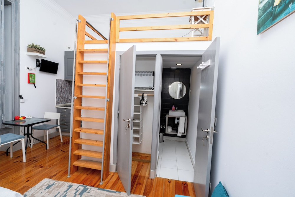 Spacious Two-Level Studio Apartment in Prime Lisbon Location