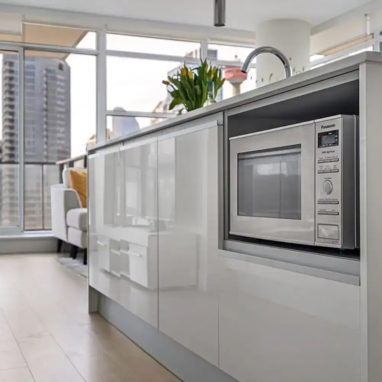DT Upscale Corner Unit Tower Views Free Parking