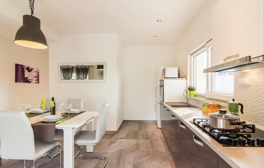Three-Bedroom Holiday Home In Cetinici