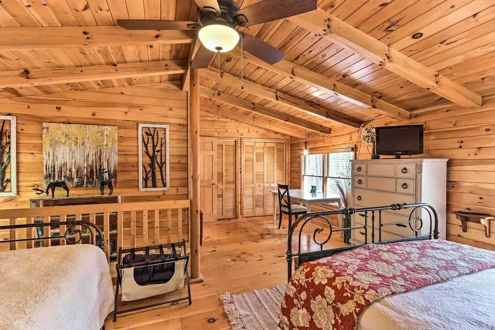 Stunning Ellijay Cabin with Community Amenities