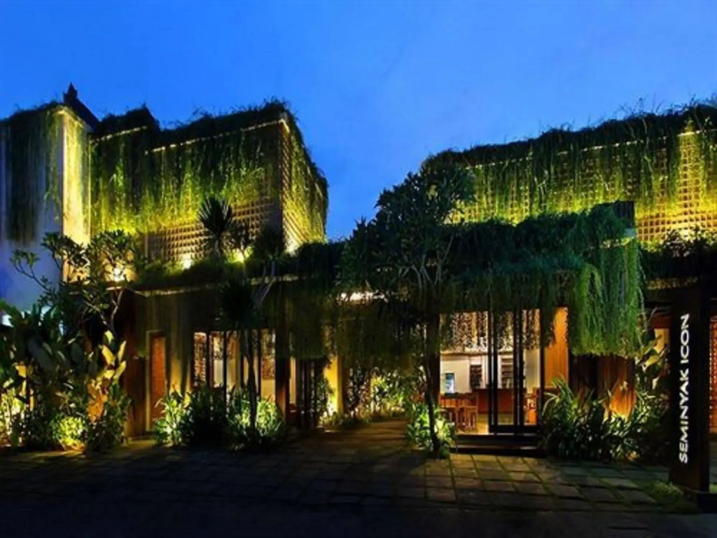 Seminyak Icon - by Karaniya Experience - CHSE certified