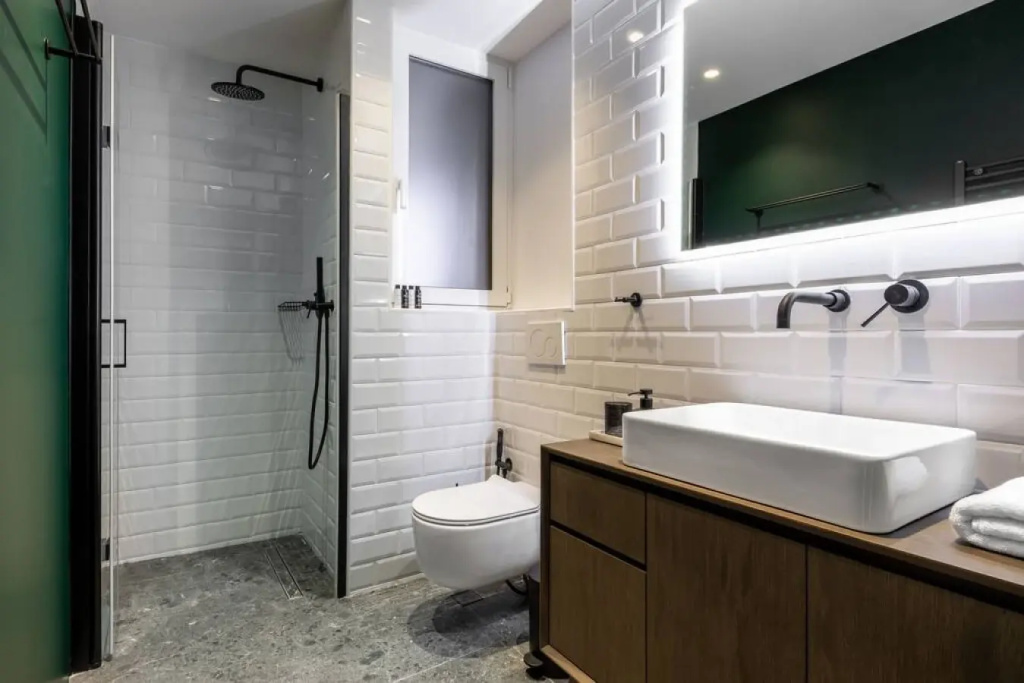 1B · The Beehive Apartment with Luxury Interior