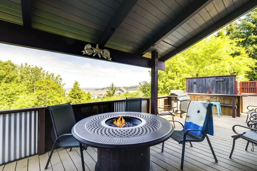 Hot Tub, Grill & Views: Waldport Getaway!