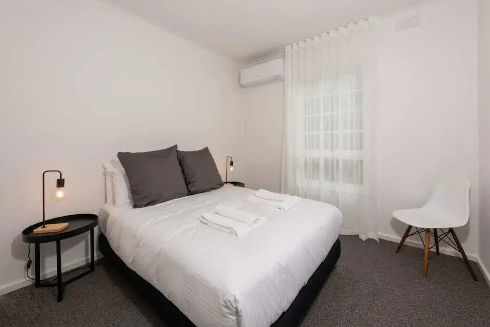 Elegant 2-bedroom House in Prahran w/ Parking!