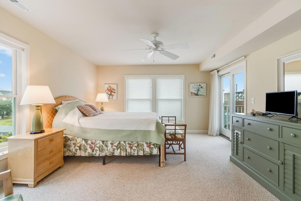 Rodney Avenue 8B